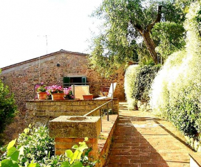 La Terrazza, elegant Tuscan stone house with garden and terrace in Cetona